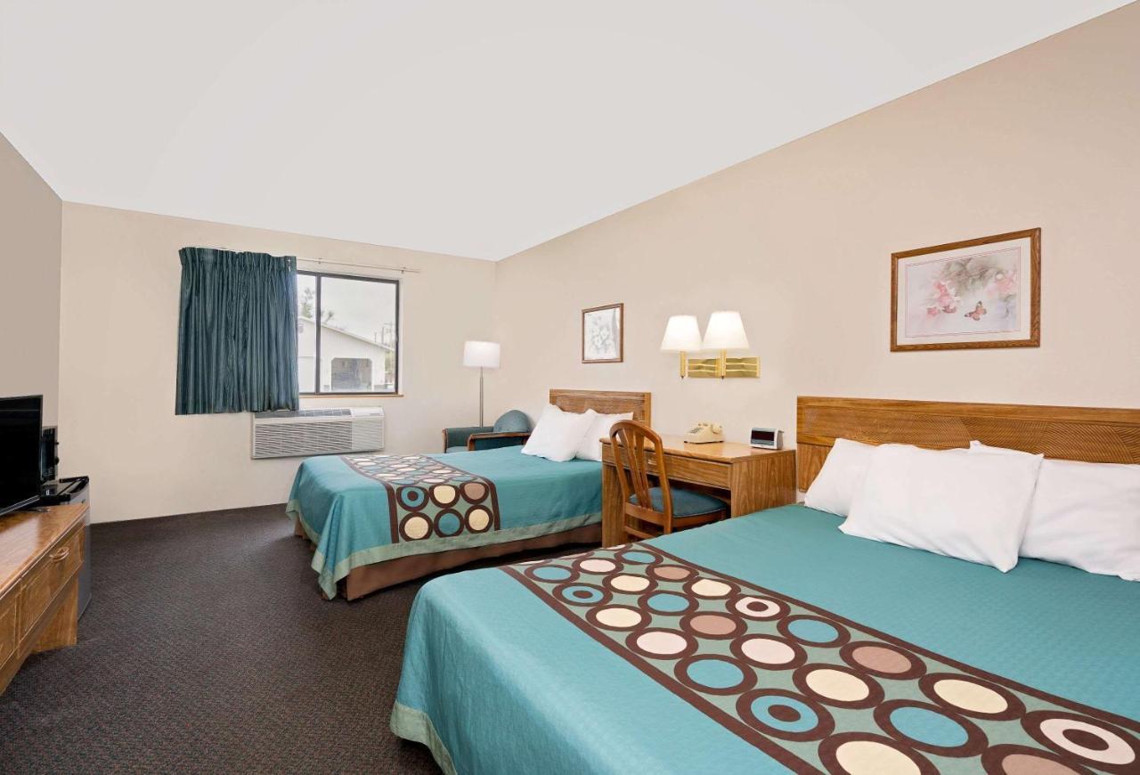 Super 8 By Wyndham Long Prairie Exterior foto